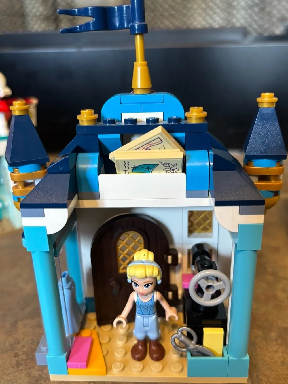 LEGO Disney Princess Market Adventure 43246 – Complete Set